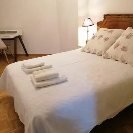 Lolas House לאון