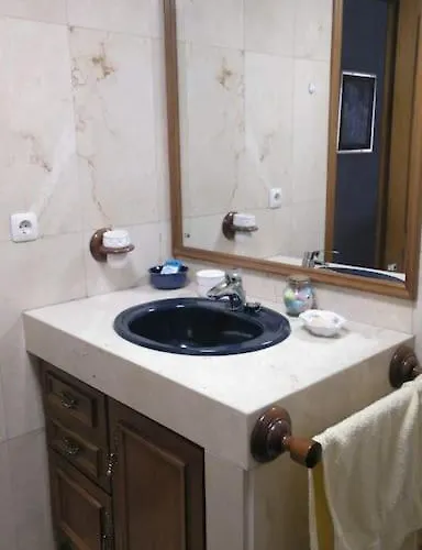 Lolas House לאון